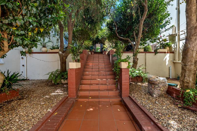 To Let 2 Bedroom Property for Rent in Sea Point Western Cape